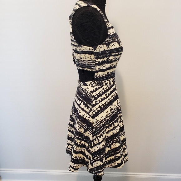 Jessica Simpson Archipelago Tribal Print Cut Out Back Dress 3/4 Size 7/8 - Picture 8 of 12